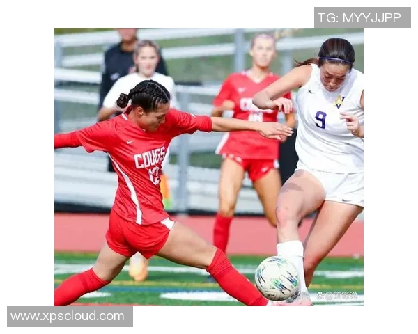 与足球明星合影的女性性格揭秘：她们为何成为镜头焦点背后的秘密